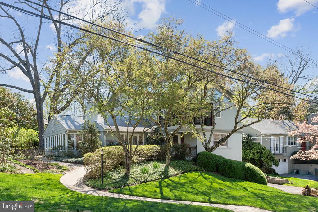 9621 E BEXHILL DRIVE