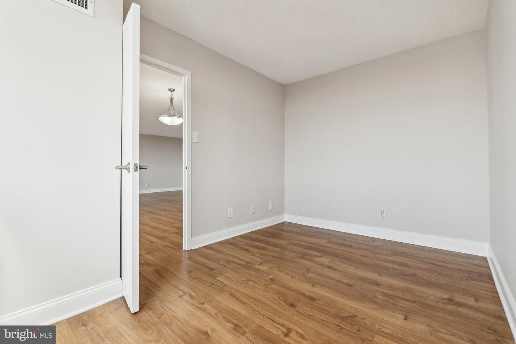 5225 POOKS HILL ROAD Unit: 1618S