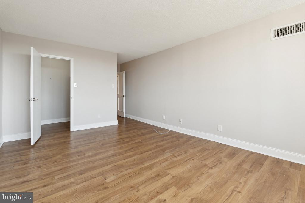 5225 POOKS HILL ROAD Unit: 1618S