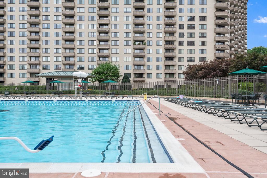 5225 POOKS HILL ROAD Unit: 1618S