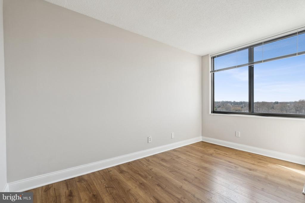 5225 POOKS HILL ROAD Unit: 1618S