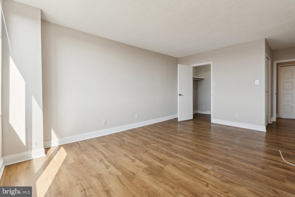 5225 POOKS HILL ROAD Unit: 1618S
