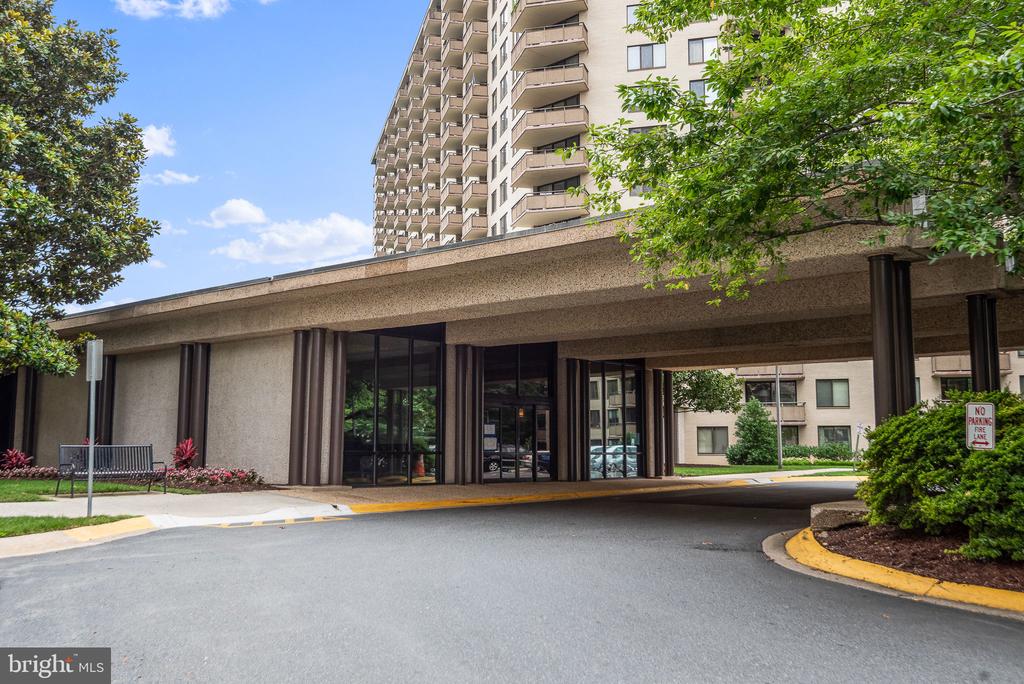 5225 POOKS HILL ROAD Unit: 1618S
