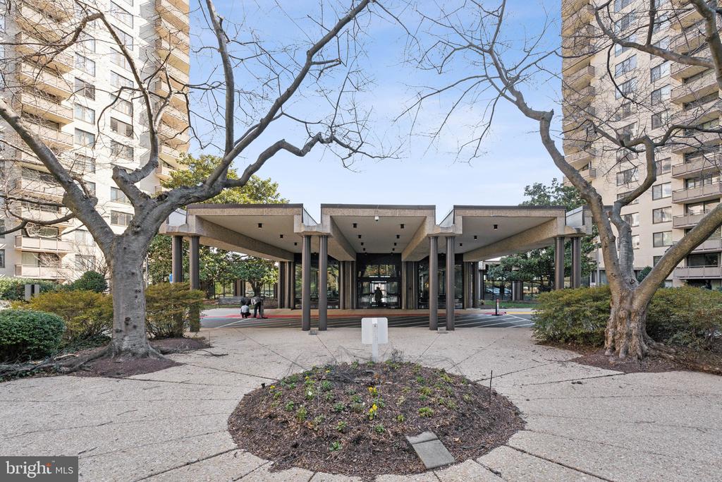 5225 POOKS HILL ROAD Unit: 1618S