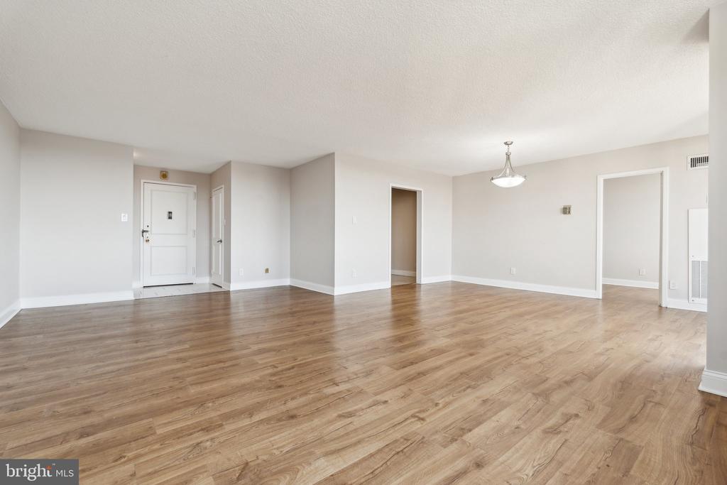 5225 POOKS HILL ROAD Unit: 1618S