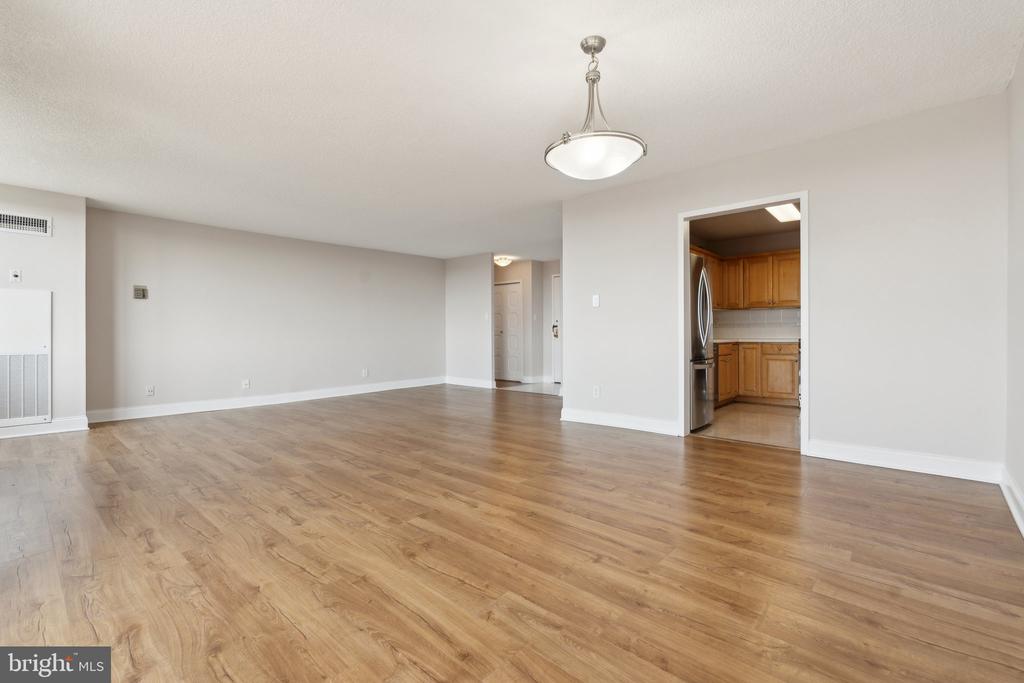 5225 POOKS HILL ROAD Unit: 1618S