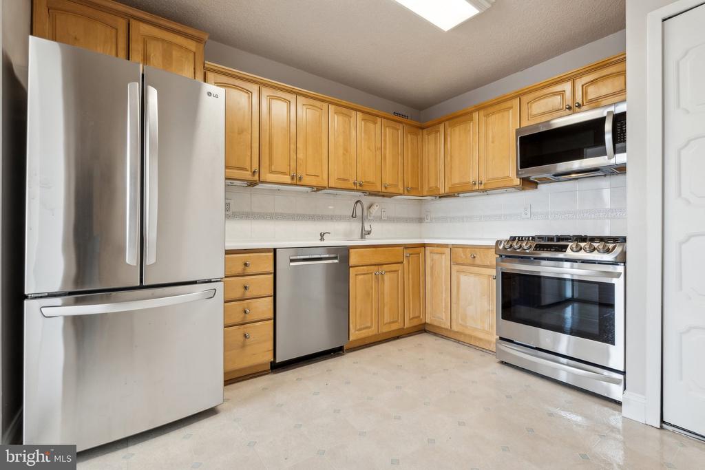 5225 POOKS HILL ROAD Unit: 1618S