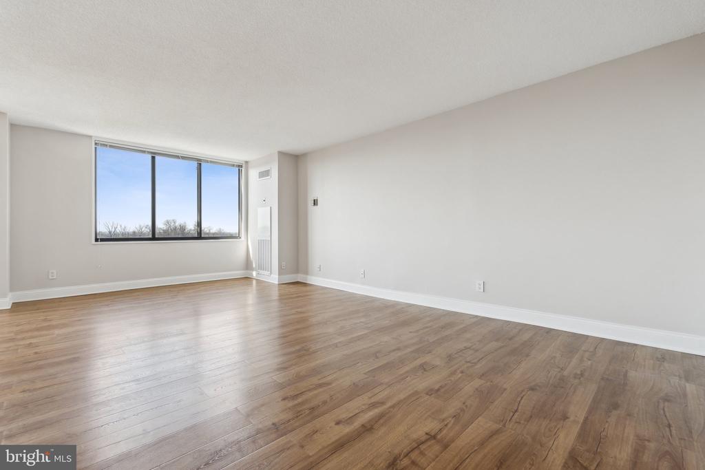 5225 POOKS HILL ROAD Unit: 1618S