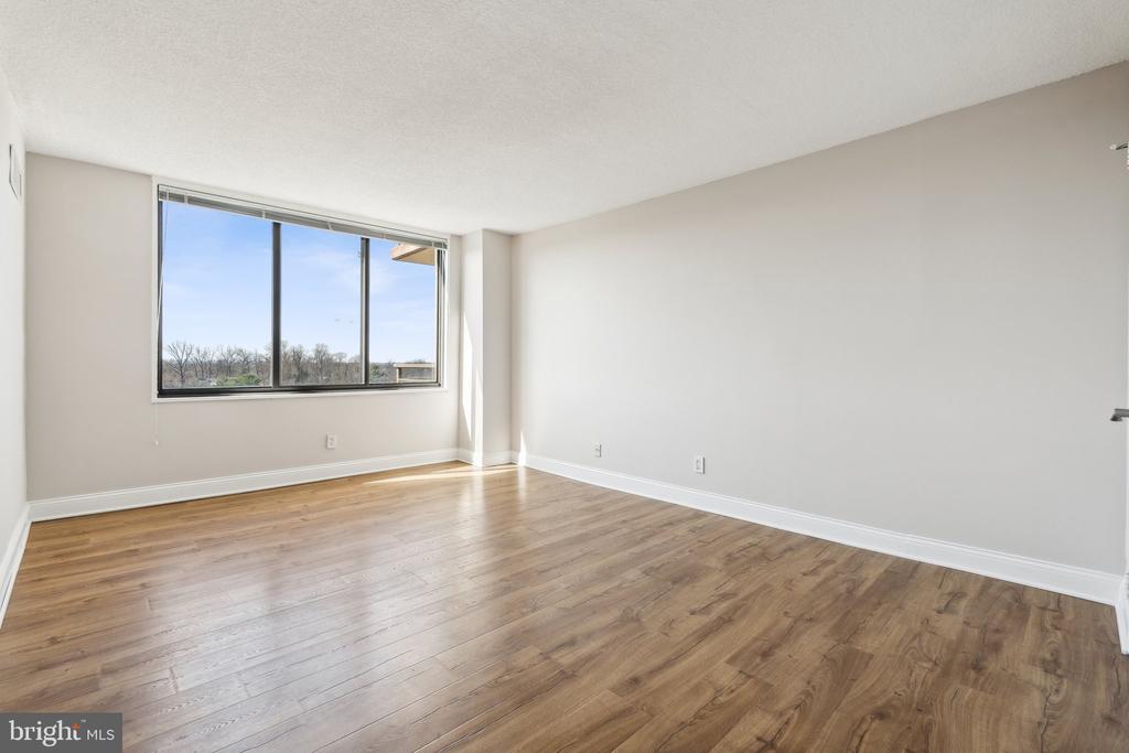 5225 POOKS HILL ROAD Unit: 1618S