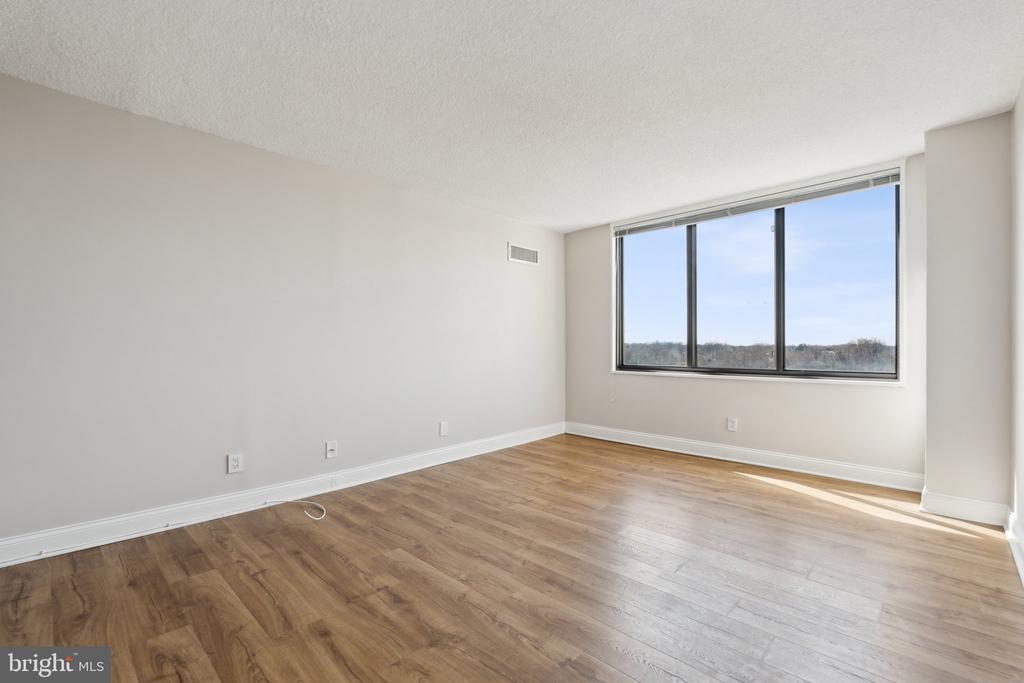 5225 POOKS HILL ROAD Unit: 1618S