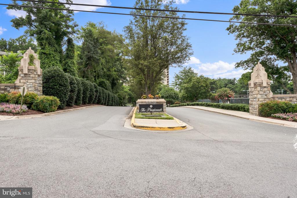 5225 POOKS HILL ROAD Unit: 1618S