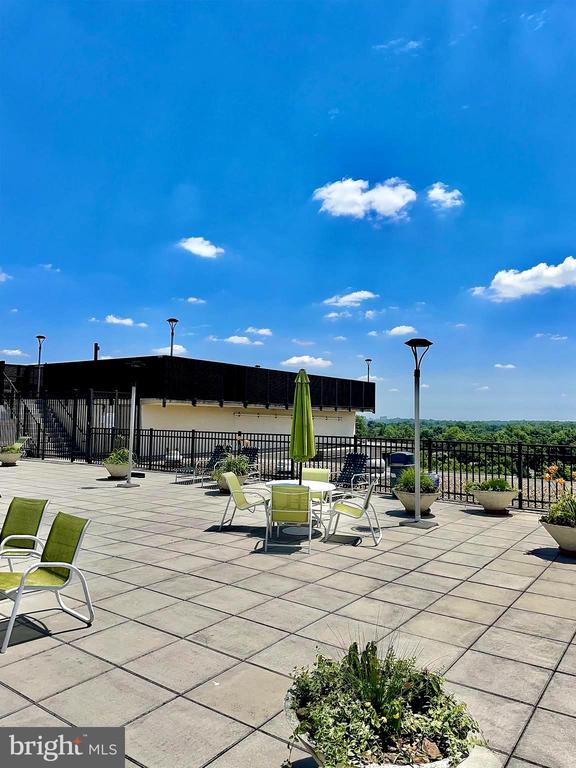4242 E WEST HWY Unit: 810