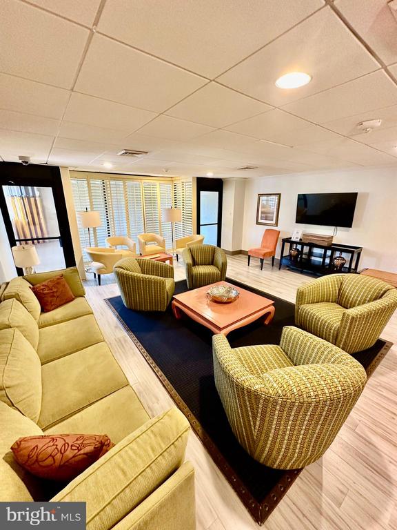 4242 E WEST HWY Unit: 810