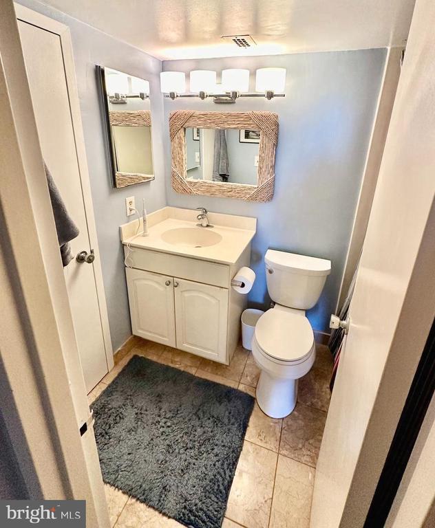 4242 E WEST HWY Unit: 810