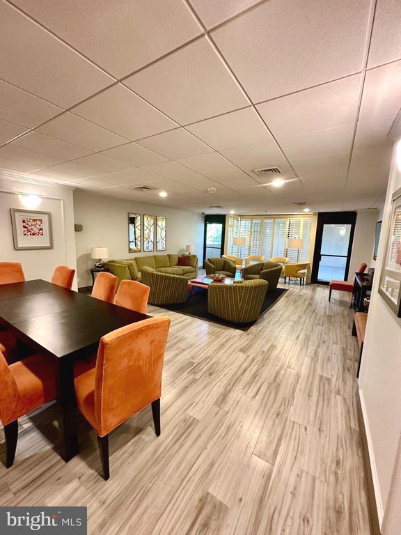 4242 E WEST HWY Unit: 810