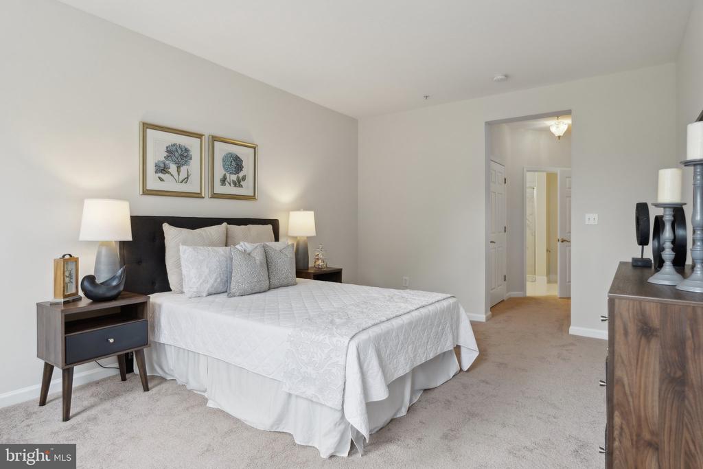 301 HIGH GABLES DRIVE Unit: 305