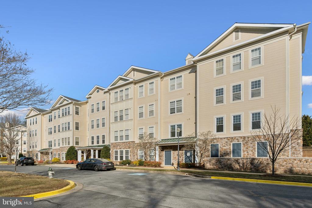 301 HIGH GABLES DRIVE Unit: 305