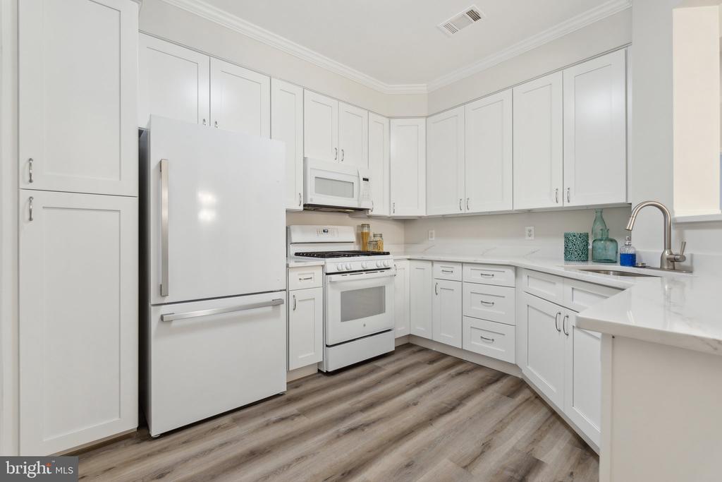 301 HIGH GABLES DRIVE Unit: 305