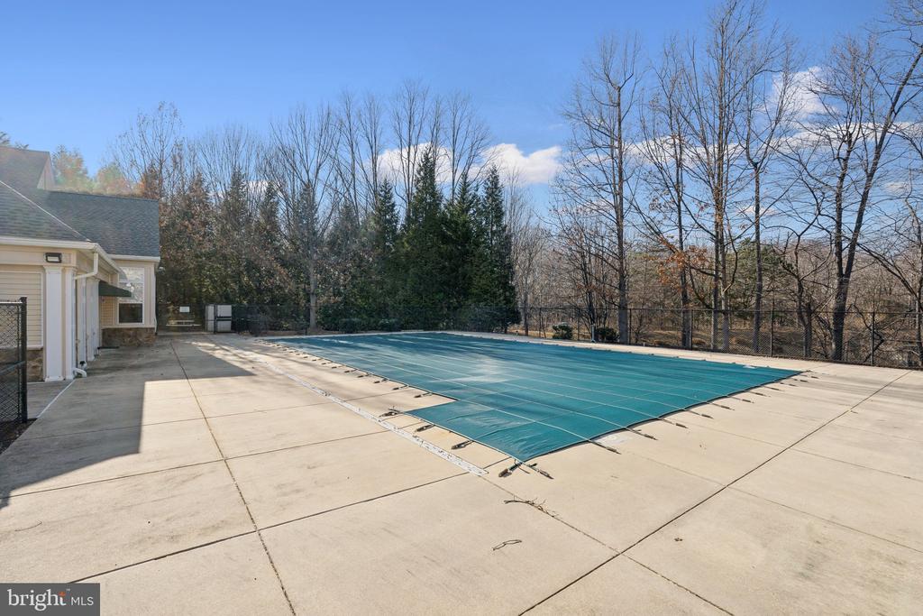 301 HIGH GABLES DRIVE Unit: 305