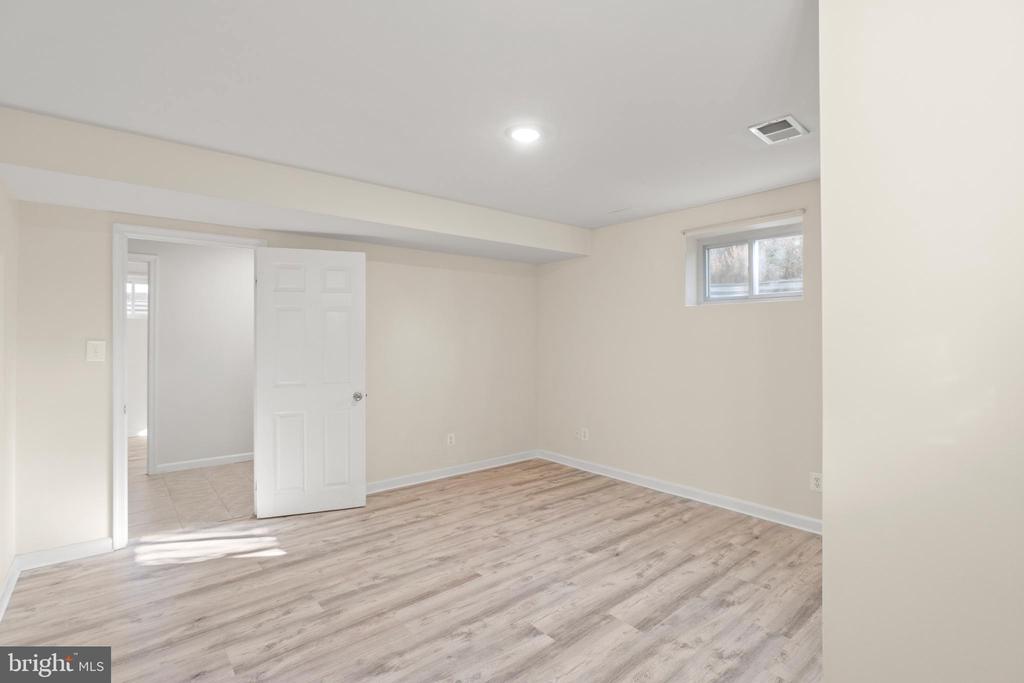 2430 LYTTONSVILLE ROAD