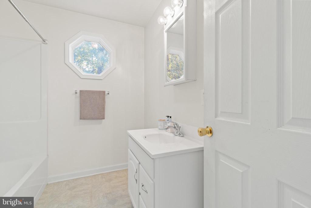 2430 LYTTONSVILLE ROAD