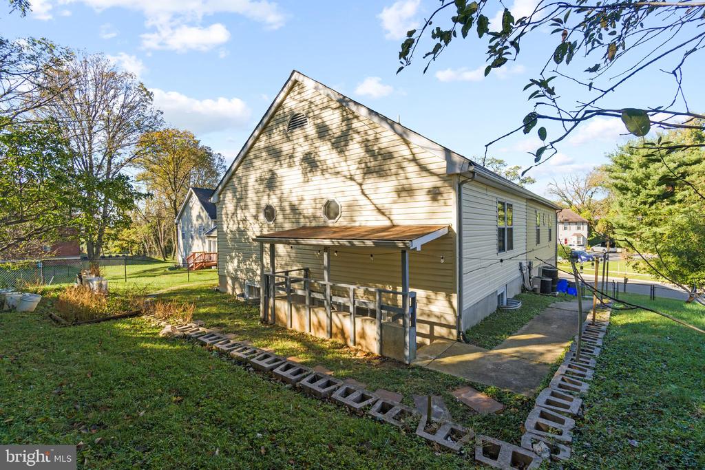 2430 LYTTONSVILLE ROAD