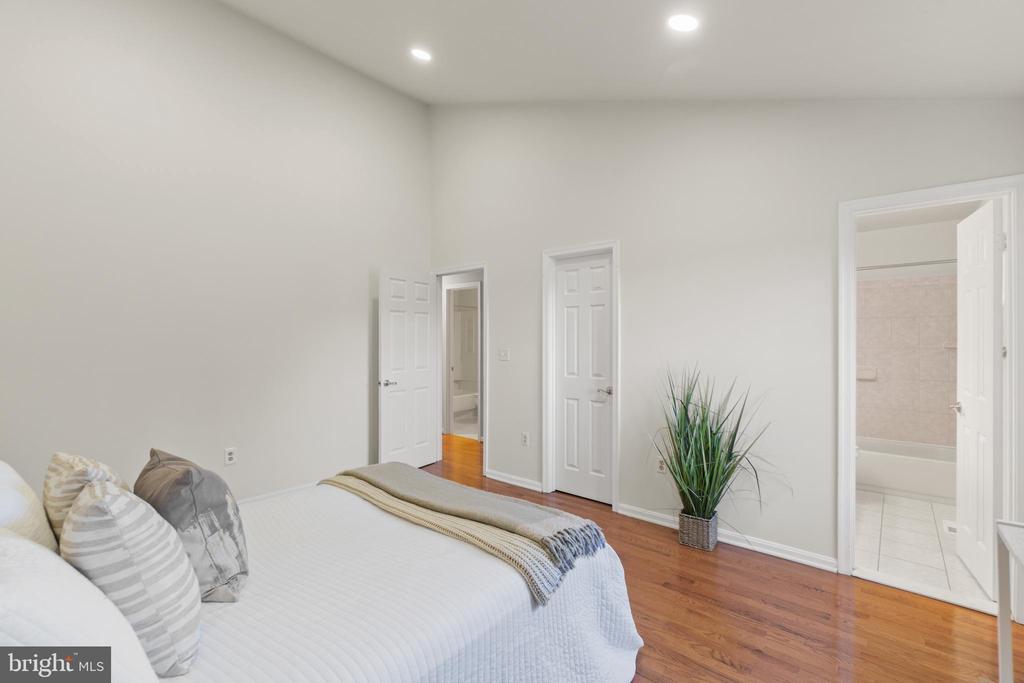 2430 LYTTONSVILLE ROAD