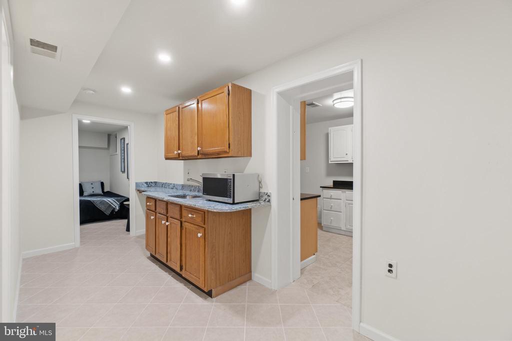 2430 LYTTONSVILLE ROAD