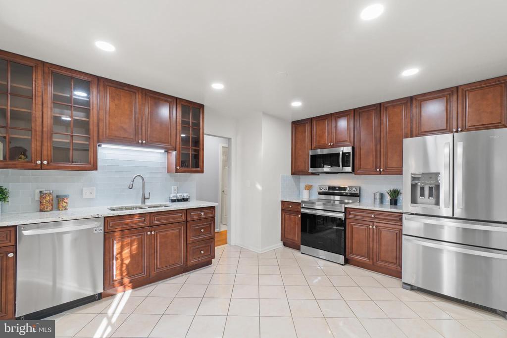 2430 LYTTONSVILLE ROAD