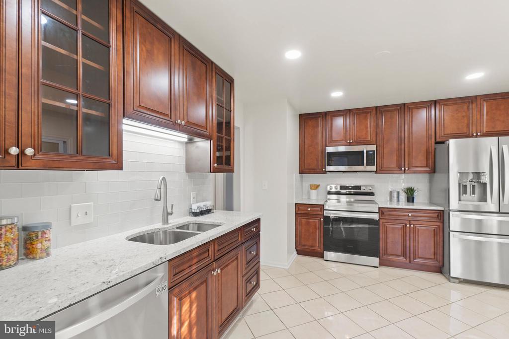 2430 LYTTONSVILLE ROAD