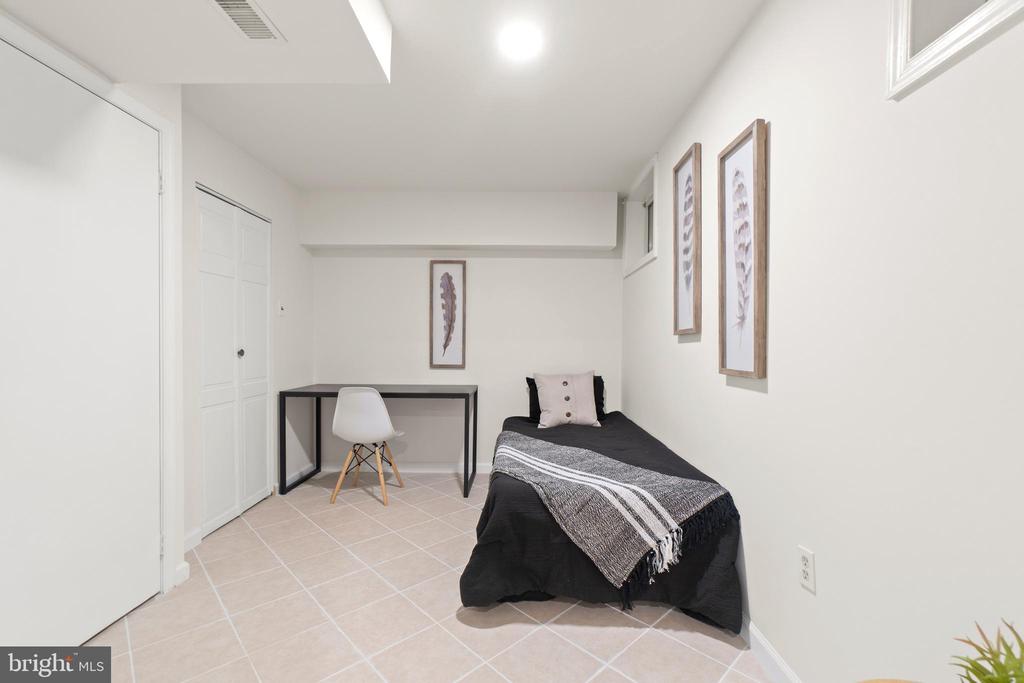 2430 LYTTONSVILLE ROAD