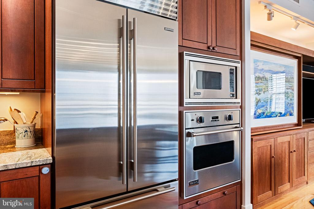 7710 WOODMONT AVENUE Unit: 613