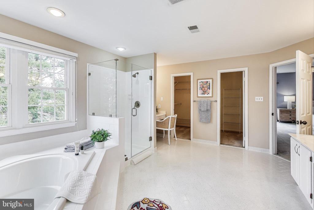 5 ARGOSY COURT