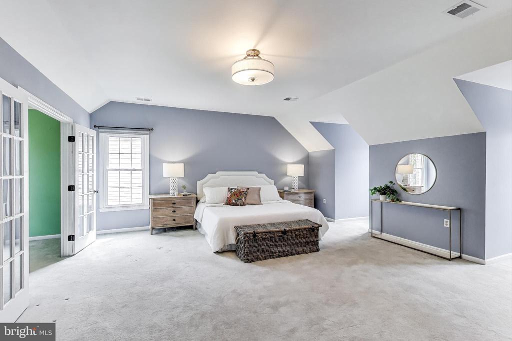 5 ARGOSY COURT