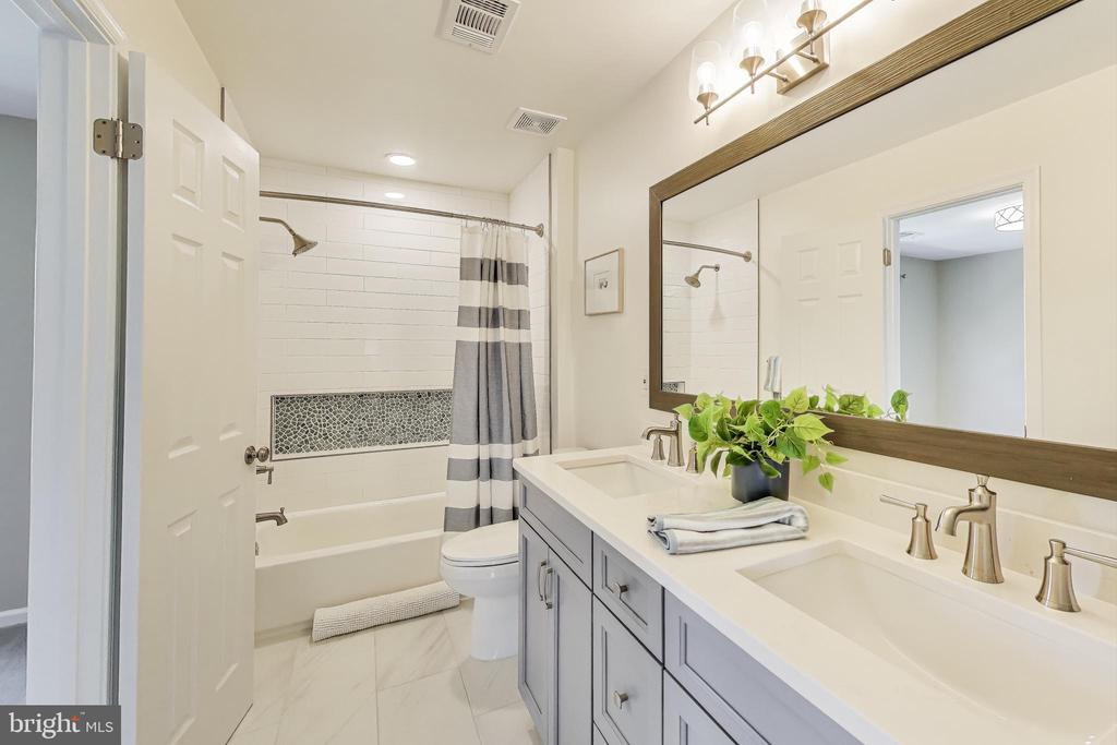 5 ARGOSY COURT