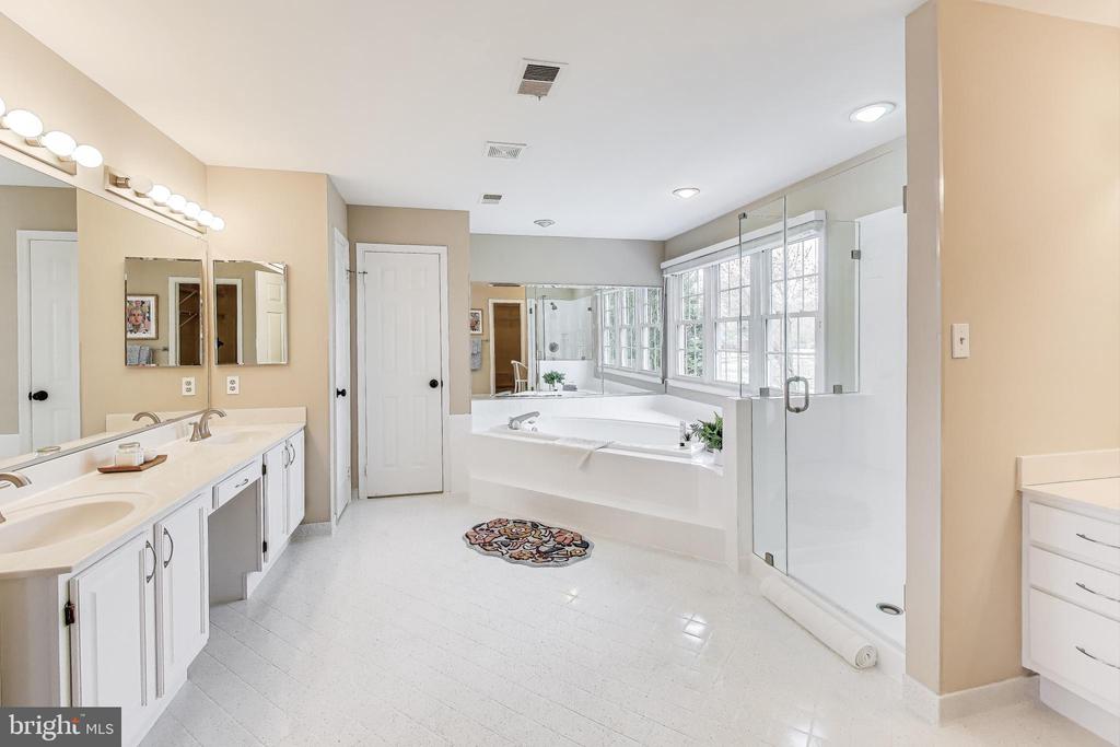 5 ARGOSY COURT