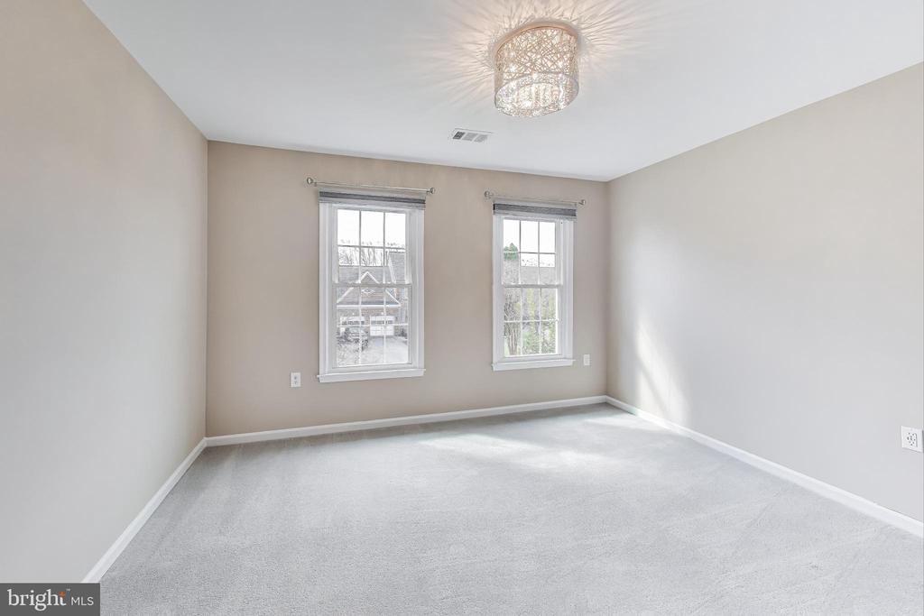 5 ARGOSY COURT