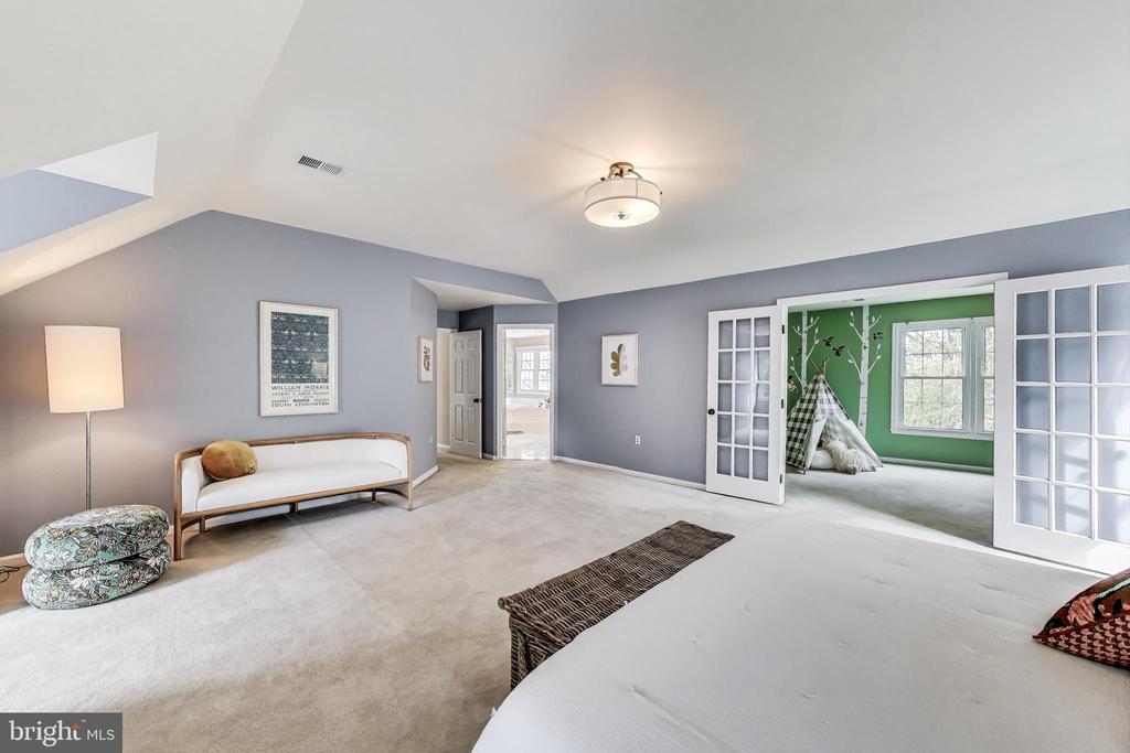 5 ARGOSY COURT