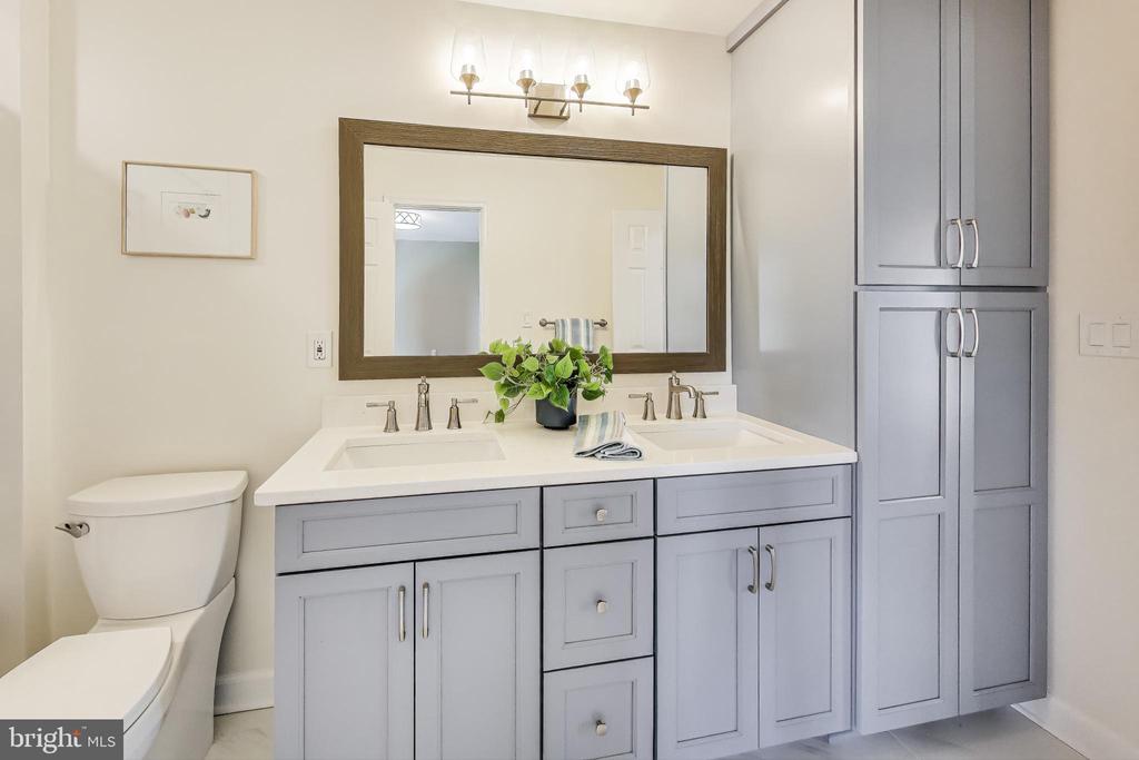 5 ARGOSY COURT