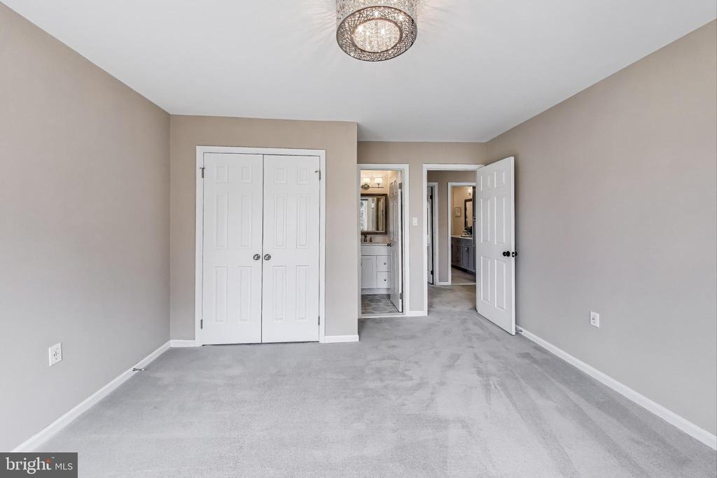 5 ARGOSY COURT