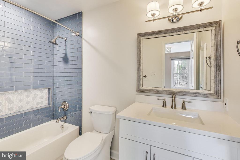 5 ARGOSY COURT