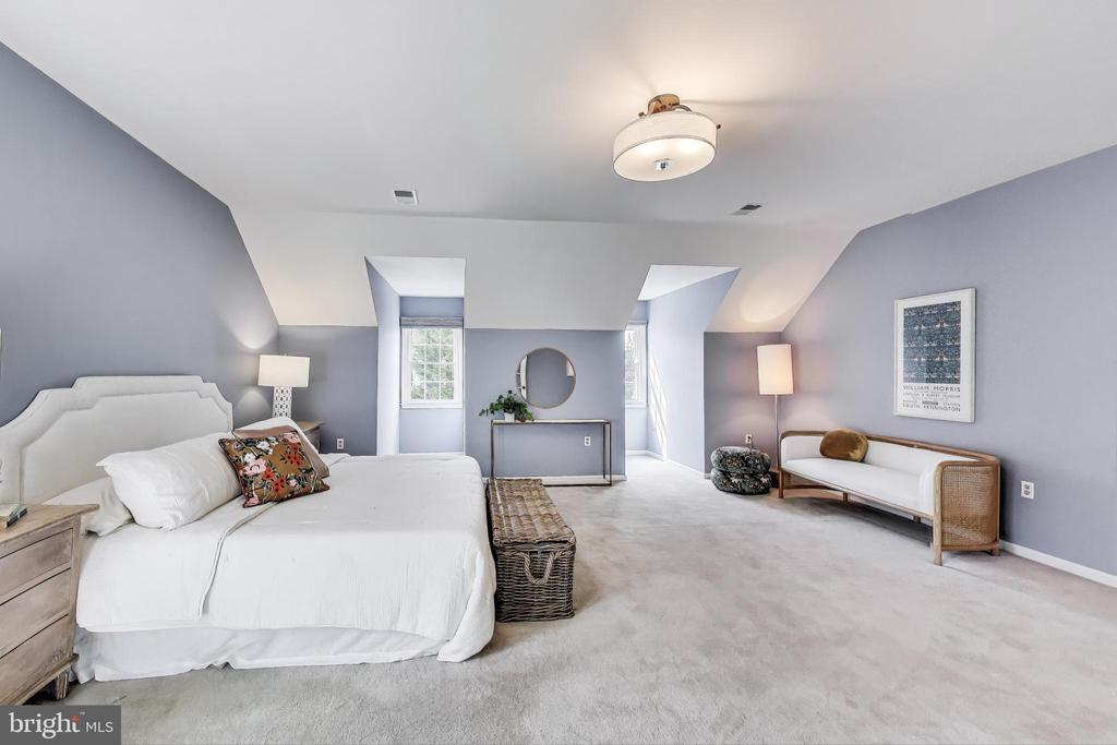 5 ARGOSY COURT