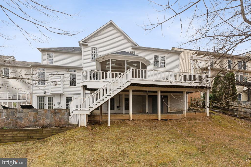 866 STILL CREEK LANE