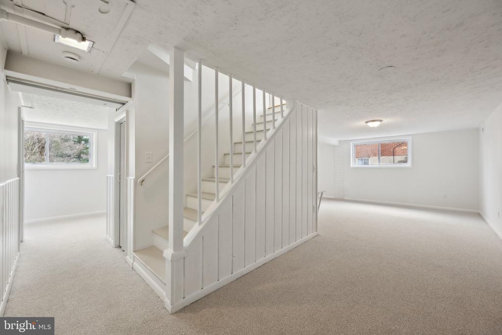 4110 MITSCHER COURT