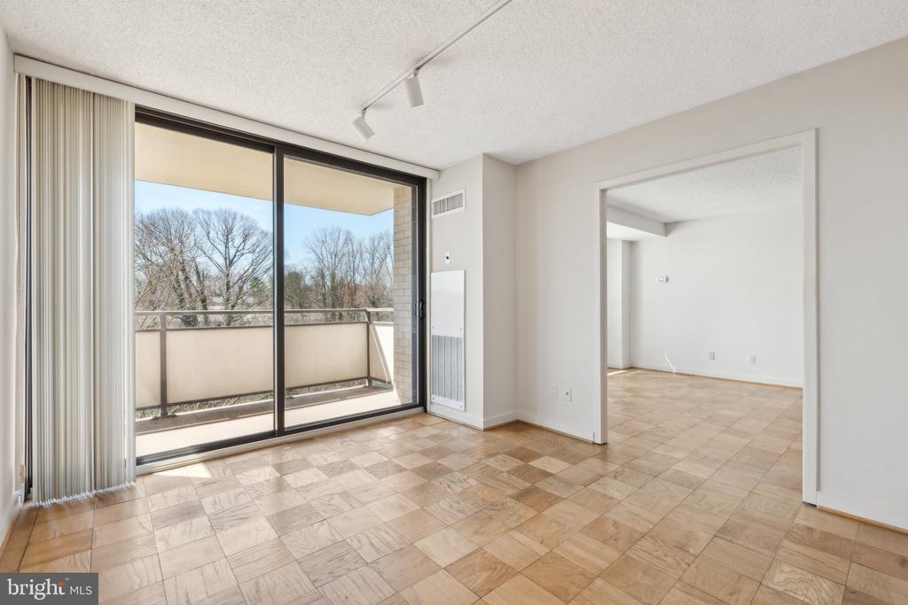 5225 POOKS HILL ROAD Unit: 722S