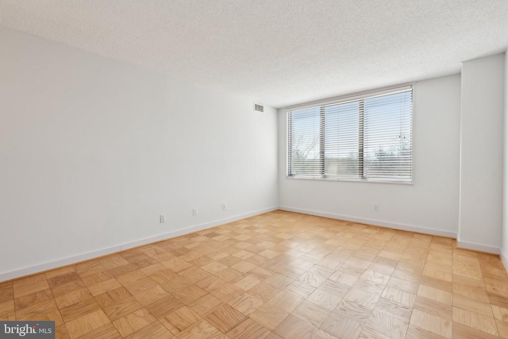 5225 POOKS HILL ROAD Unit: 722S