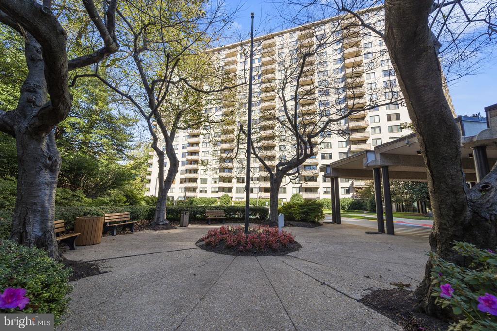 5225 POOKS HILL ROAD Unit: 722S