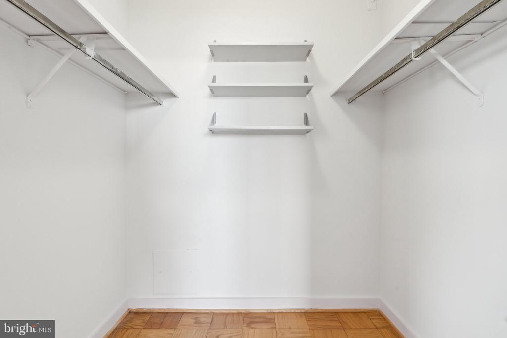 5225 POOKS HILL ROAD Unit: 722S