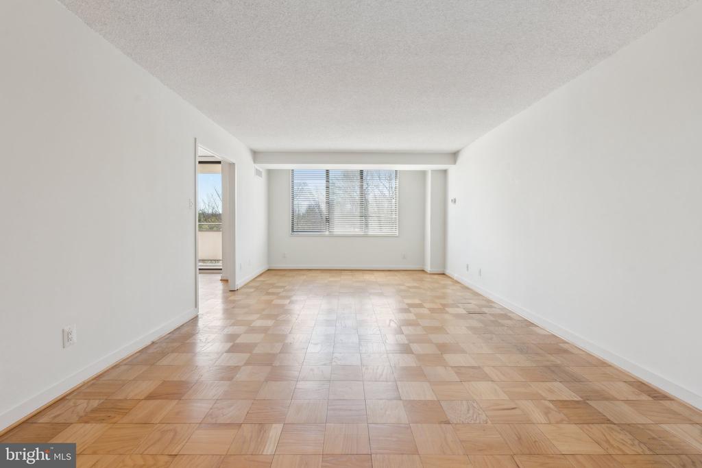 5225 POOKS HILL ROAD Unit: 722S