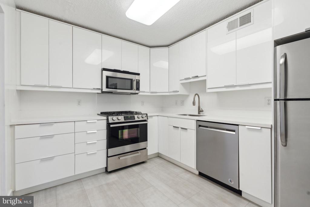 5225 POOKS HILL ROAD Unit: 722S